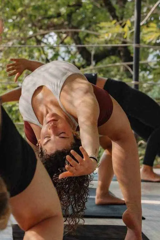 Clase de yoga en la shala