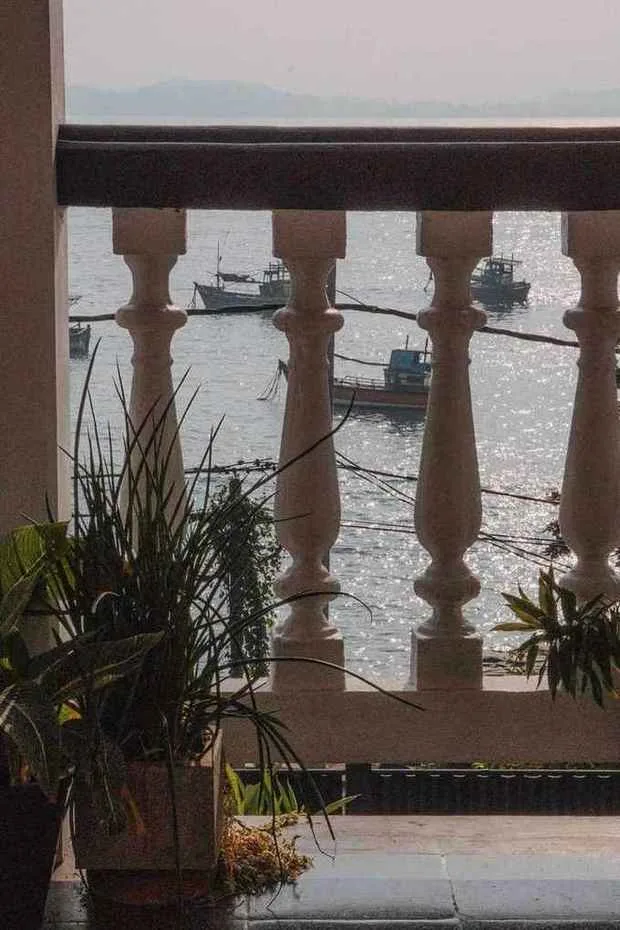 Puerto de Weligama desde el balcón