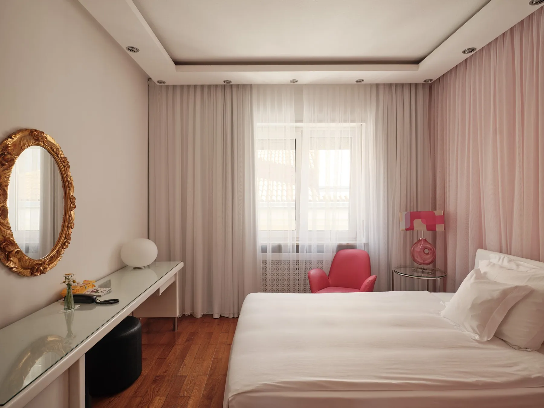 Aurora guest room