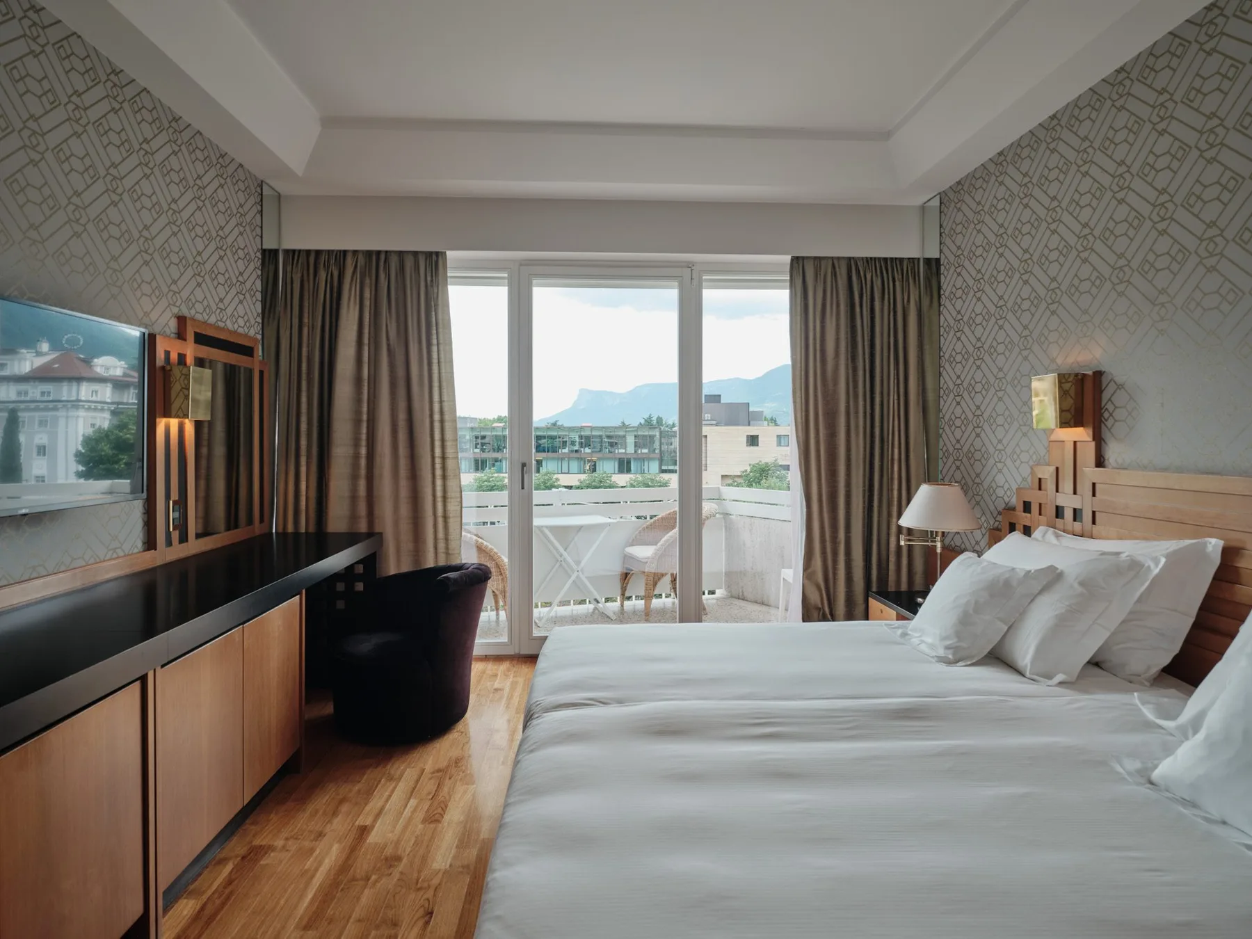 Aurora guest room
