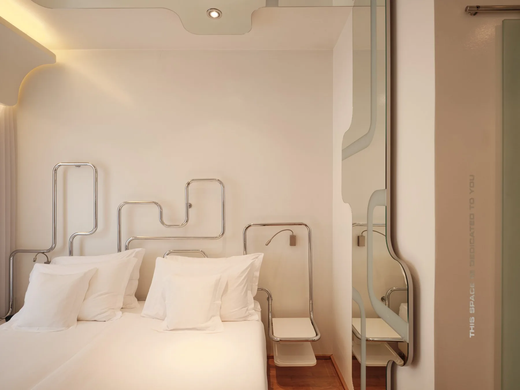 Aurora guest room