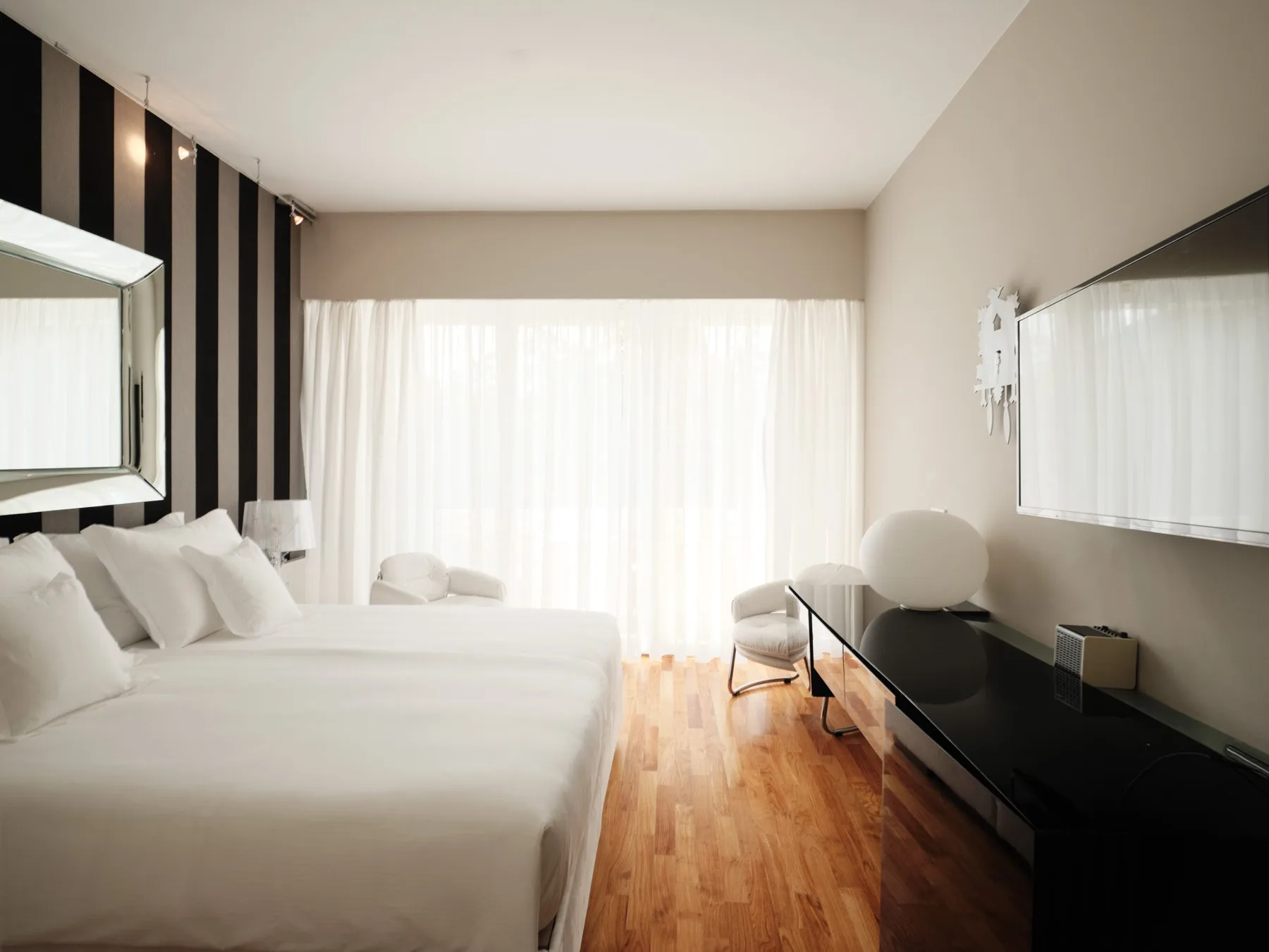 Aurora guest room