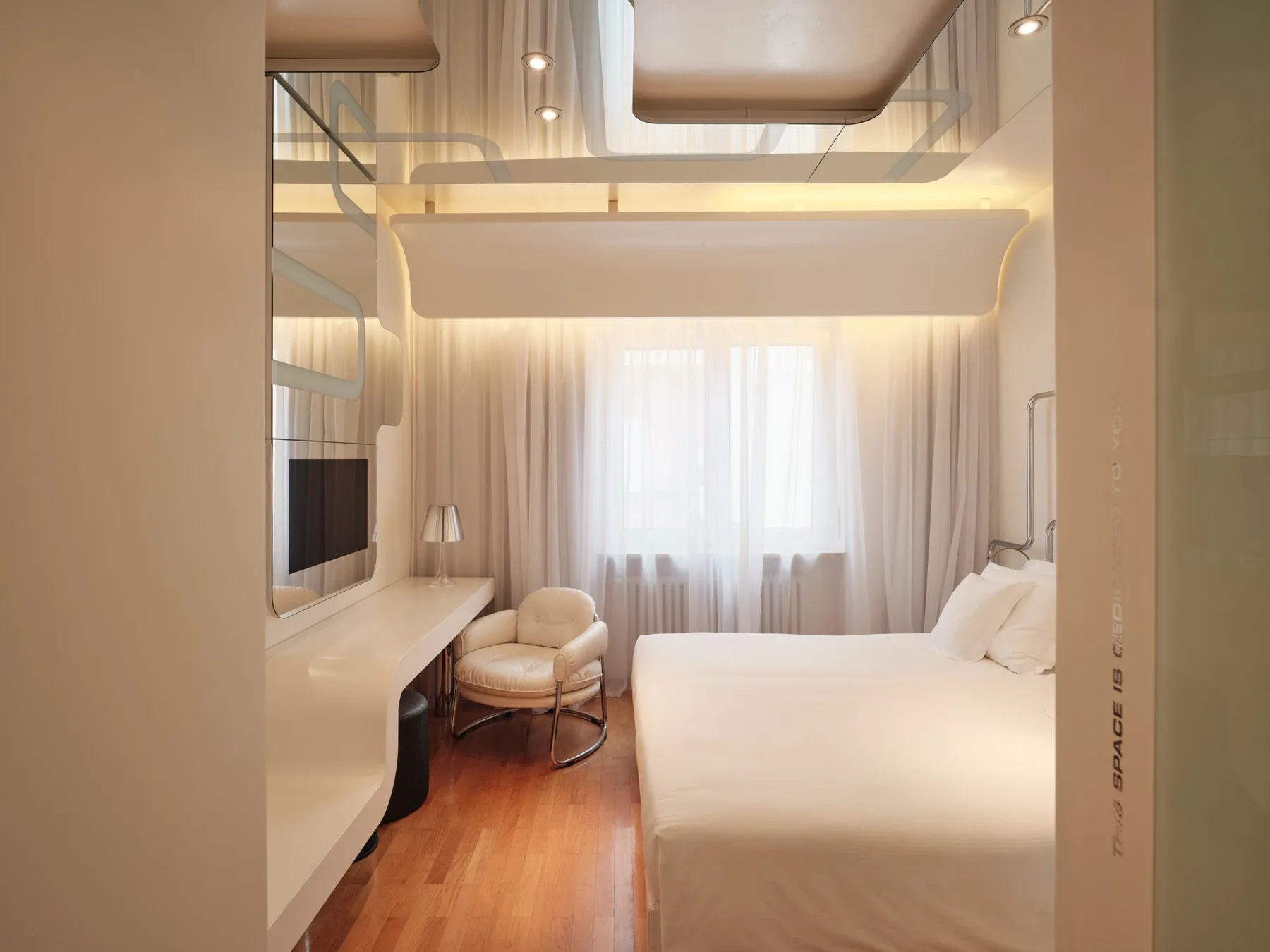 Aurora guest room