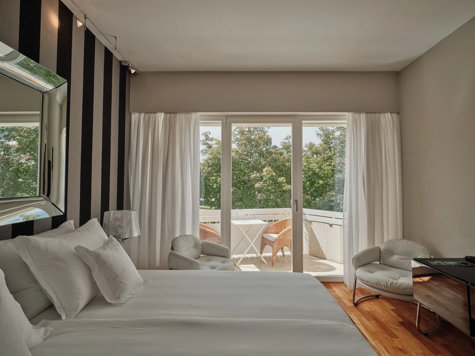 Aurora guest room
