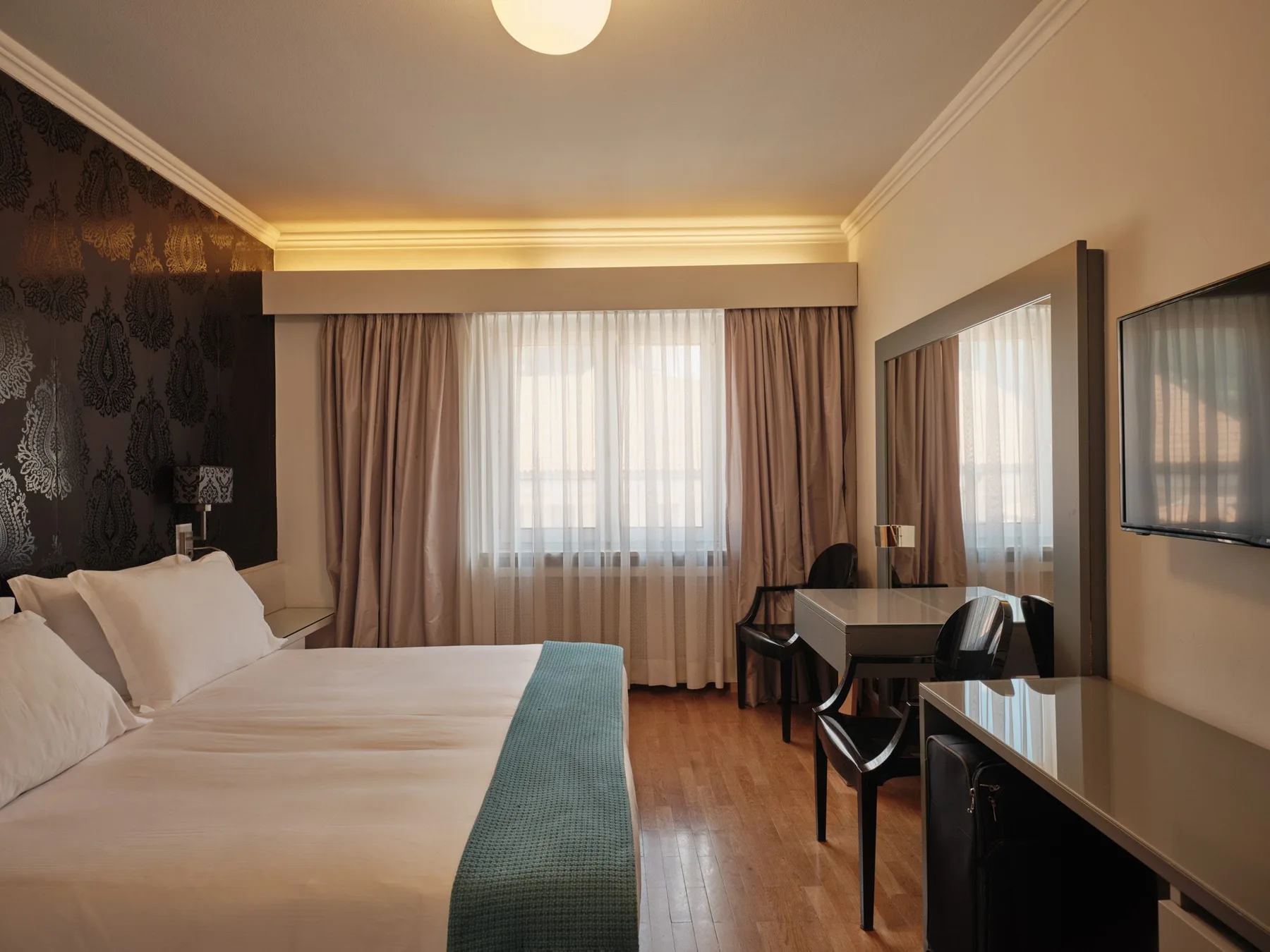 Aurora guest room