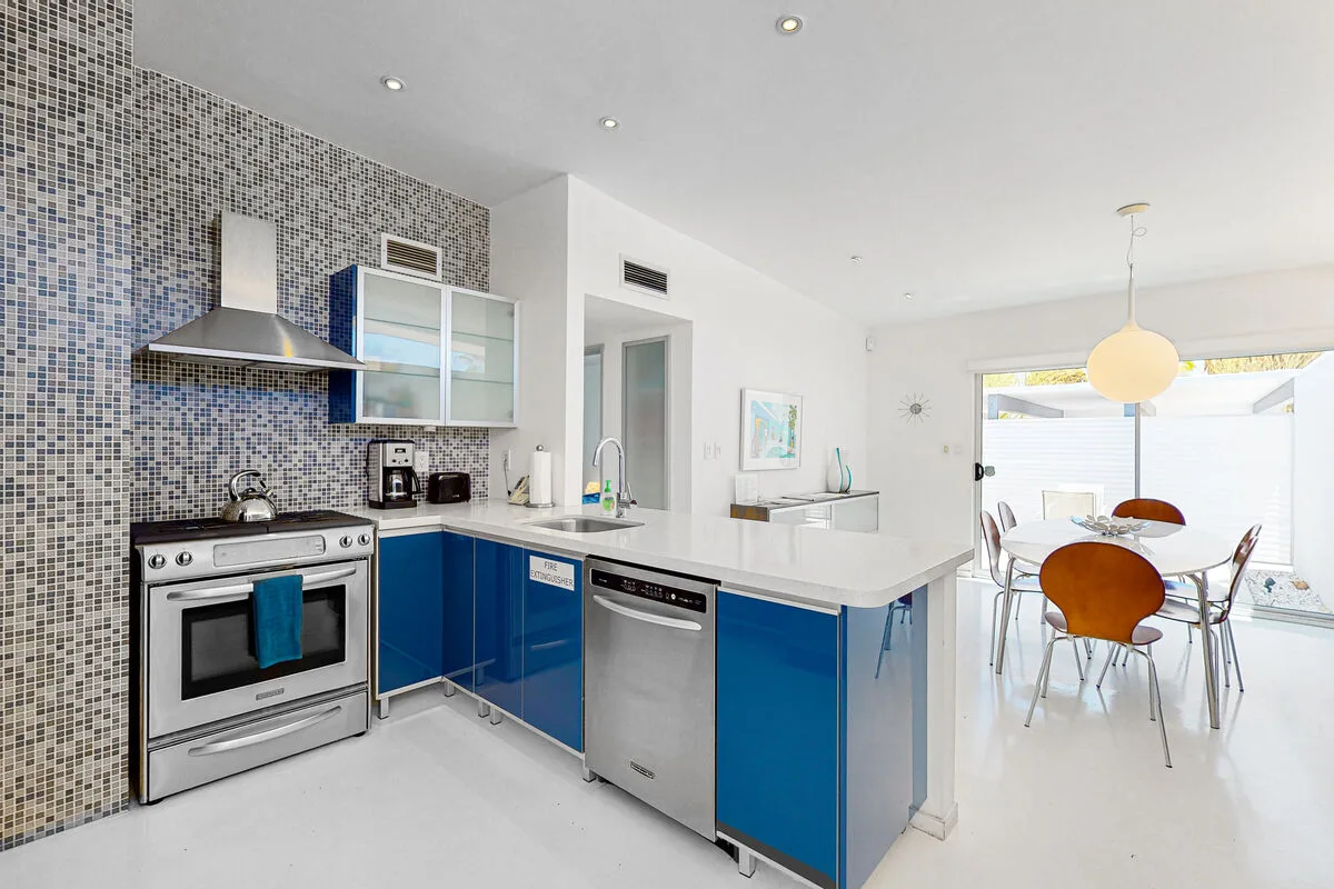 Poolside Modern Wexler - 1261