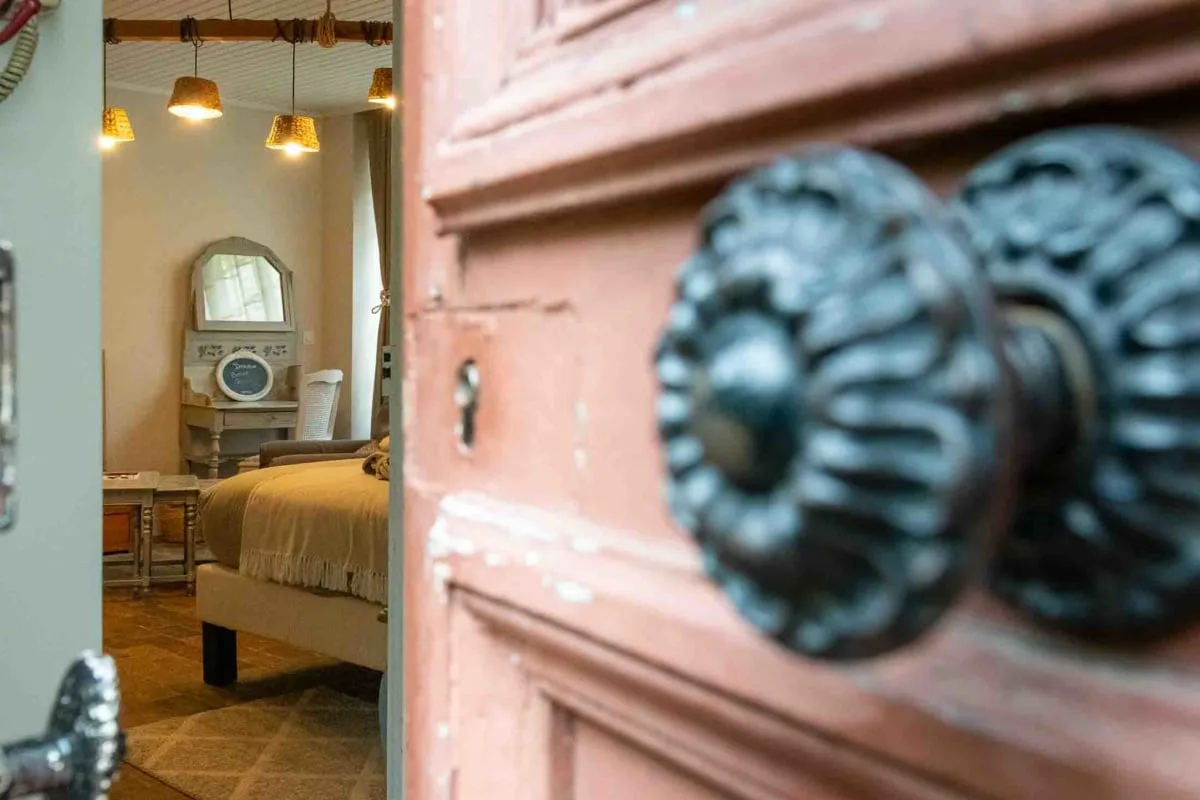 Maison de Famille – Suite with Separate Dining Kitchen