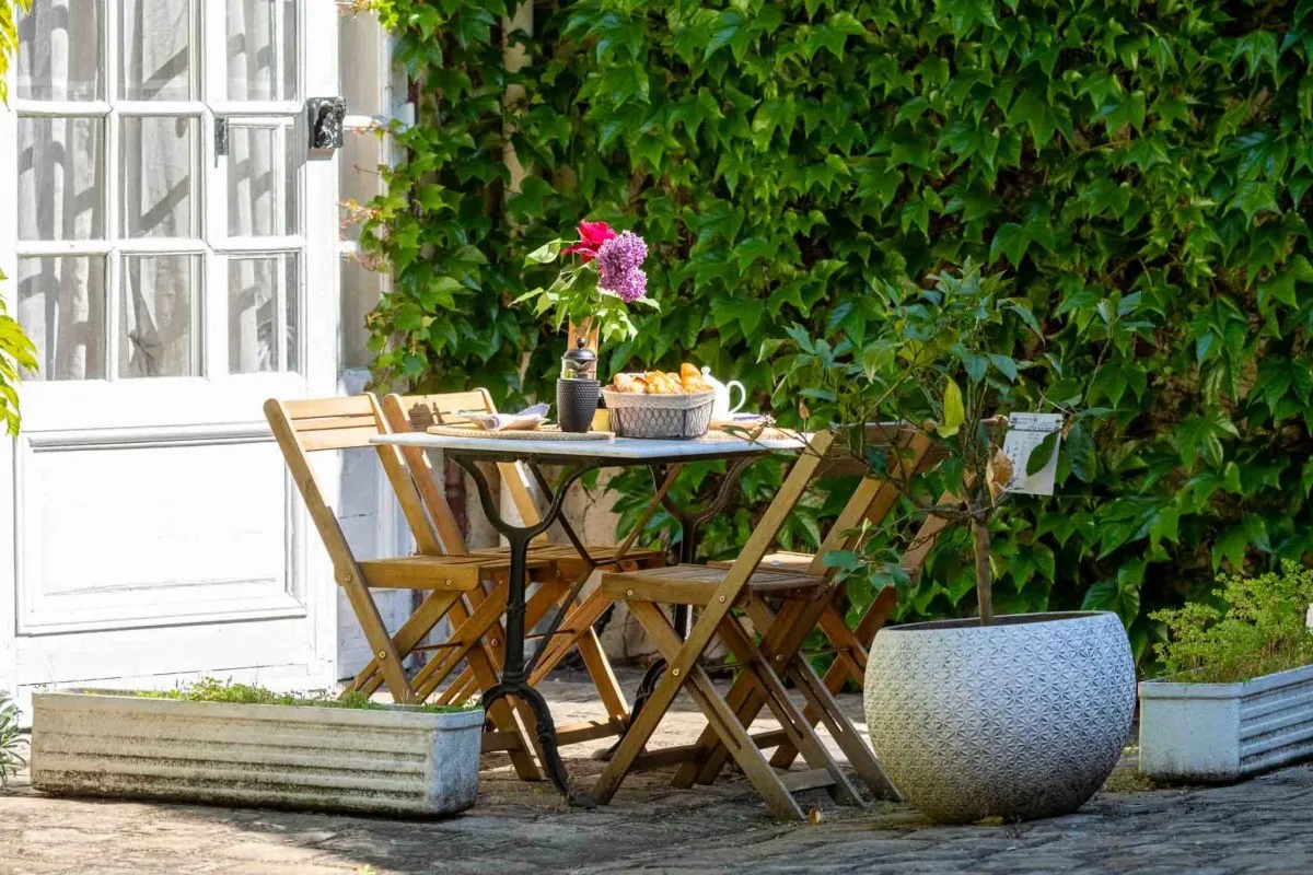 Maison de Famille – Suite with Separate Dining Kitchen
