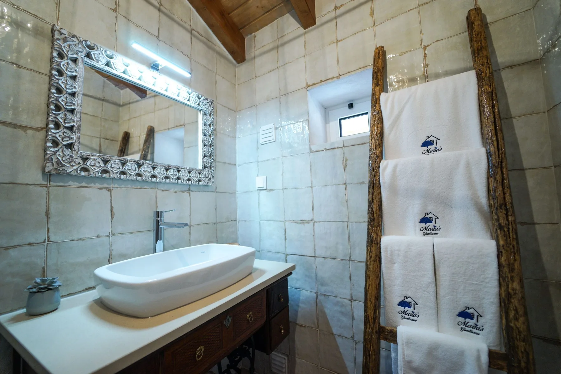 Mariana Alcoforado bathroom