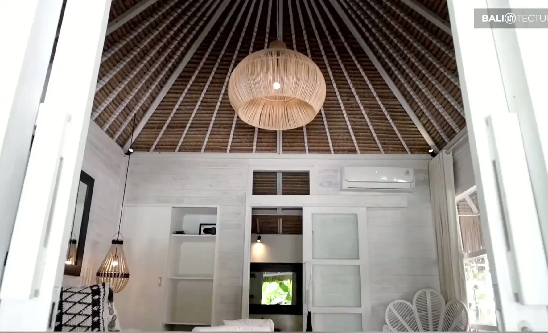 White Palm Hotel room and property image