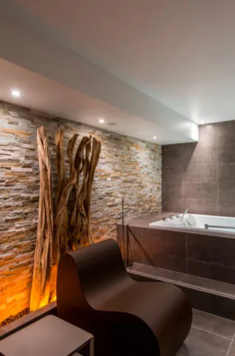 Twin room with bath