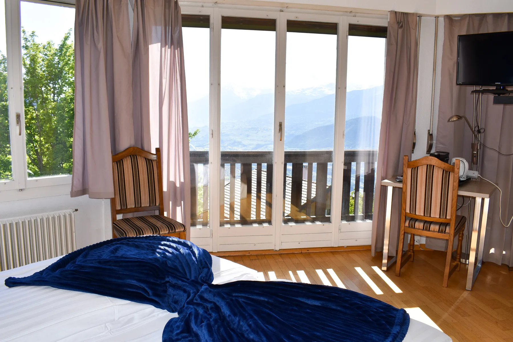 Habitación de hotel con vistas