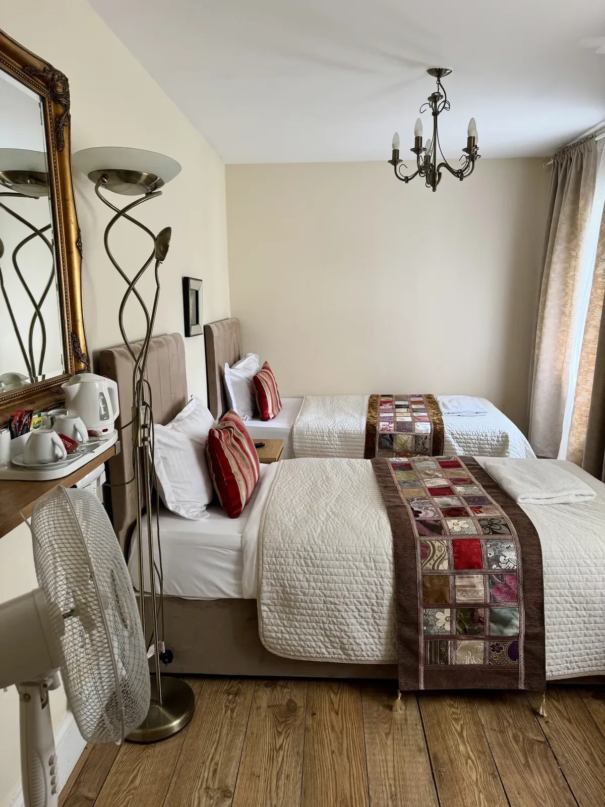 Twin room with two single beds