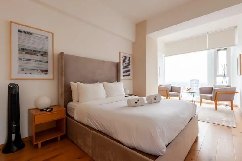 Deluxe 2BR w/ Pool & View in Condesa