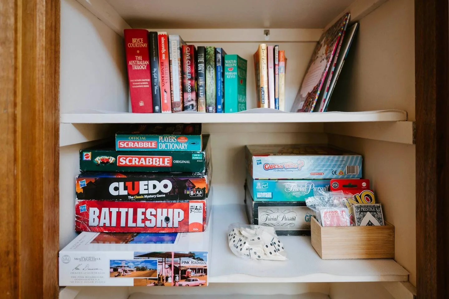 Una acogedora colección de libros y juegos de mesa clásicos invita a pasar tardes relajadas y a disfrutar de una competición amistosa durante tu estancia en Mudgee.