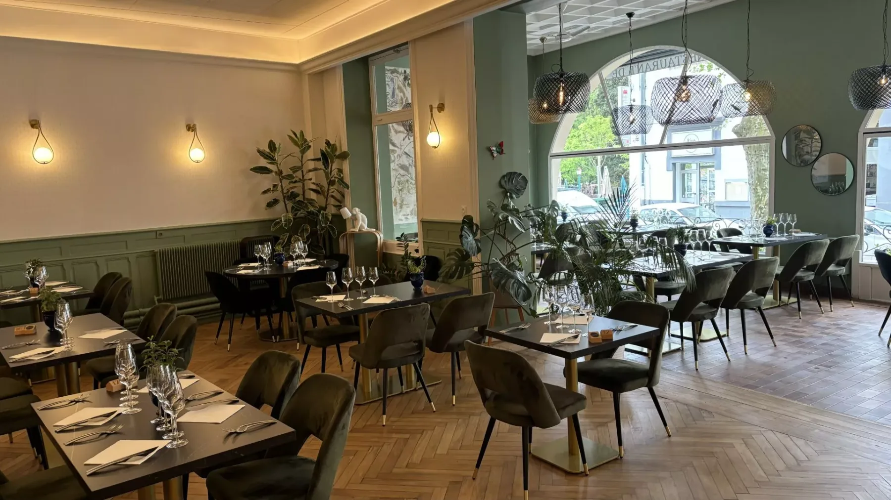 Restaurant dining room