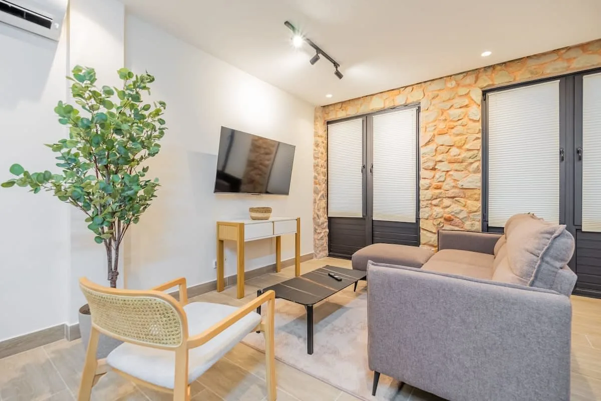 Luxury 1BR in Casco Antiguo w/ Balcony