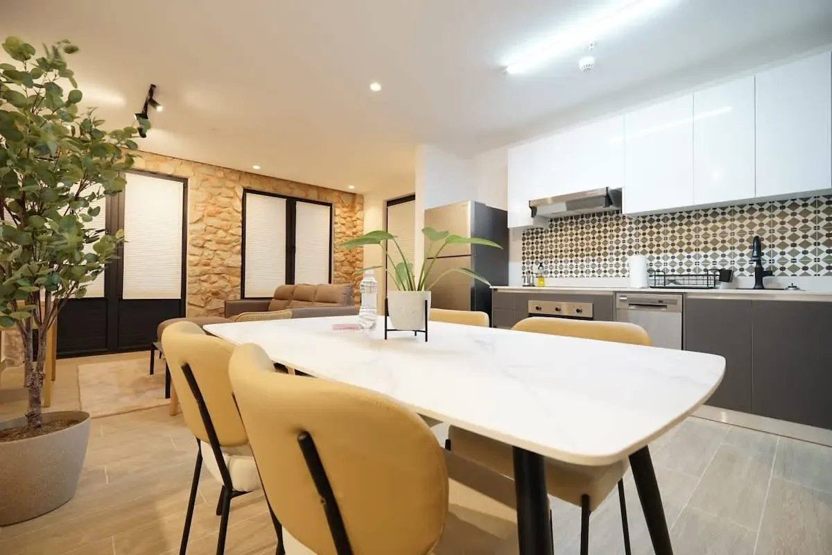 Luxury 1BR in Casco Antiguo w/ Balcony