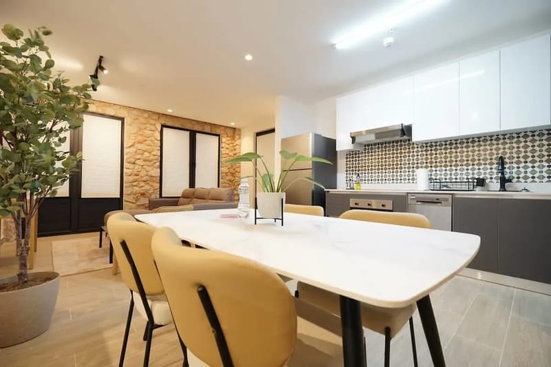 Luxury 1BR in Casco Antiguo w/ Balcony