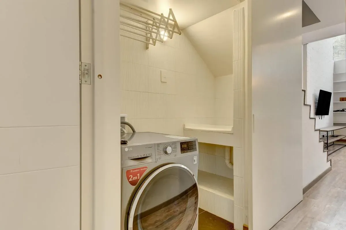 Deluxe 1BR Duplex in El Virrey w/ Terrace