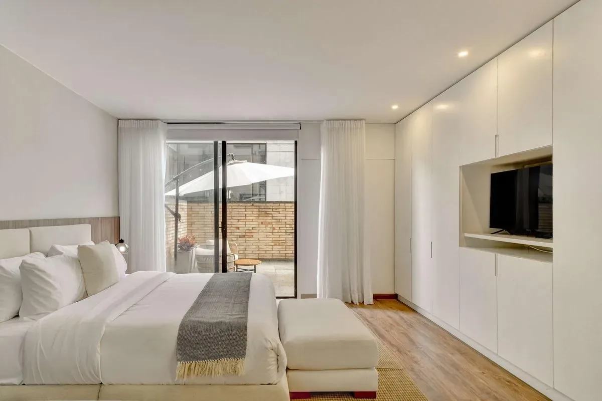 Deluxe 1BR Duplex in El Virrey w/ Terrace