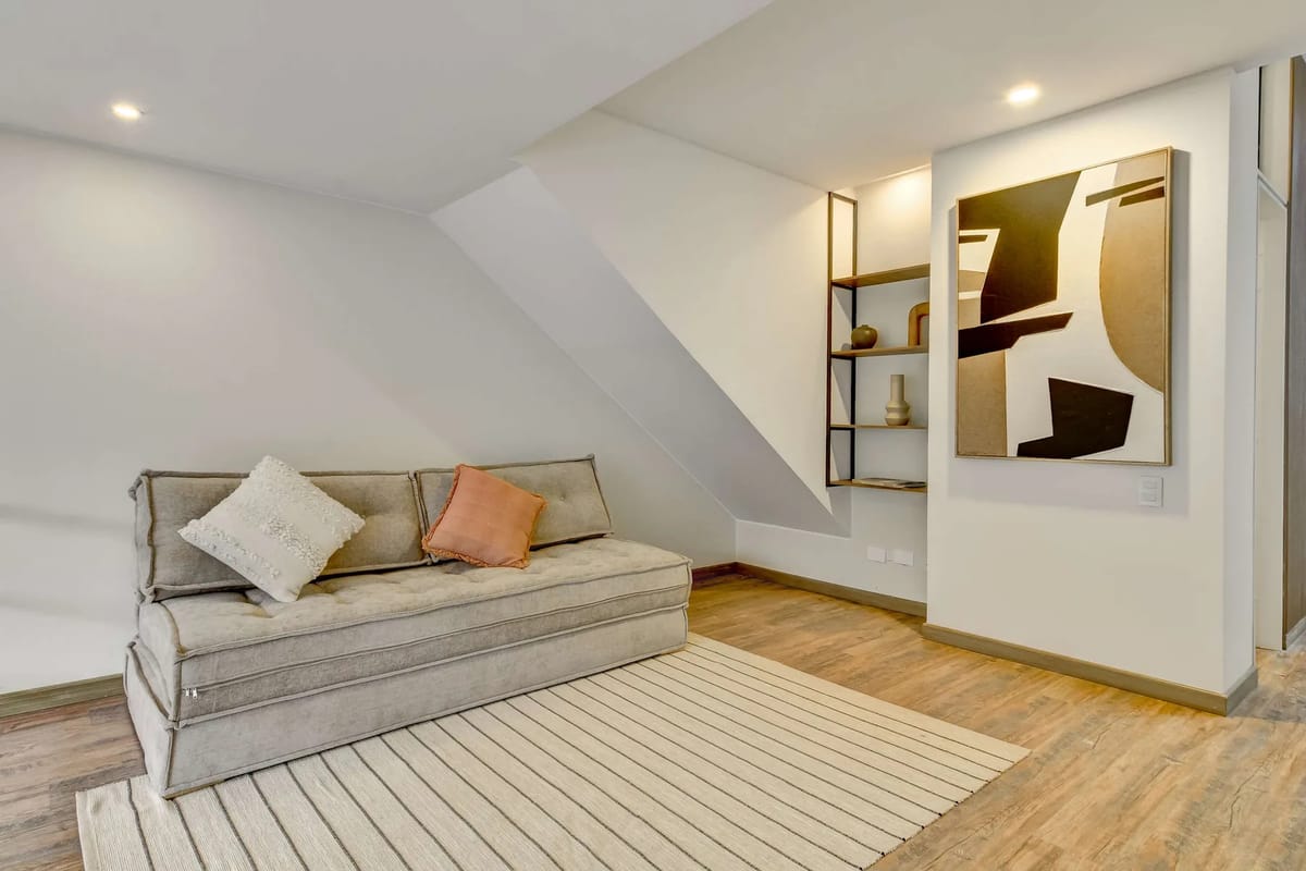 Deluxe 1BR Duplex in El Virrey w/ Terrace