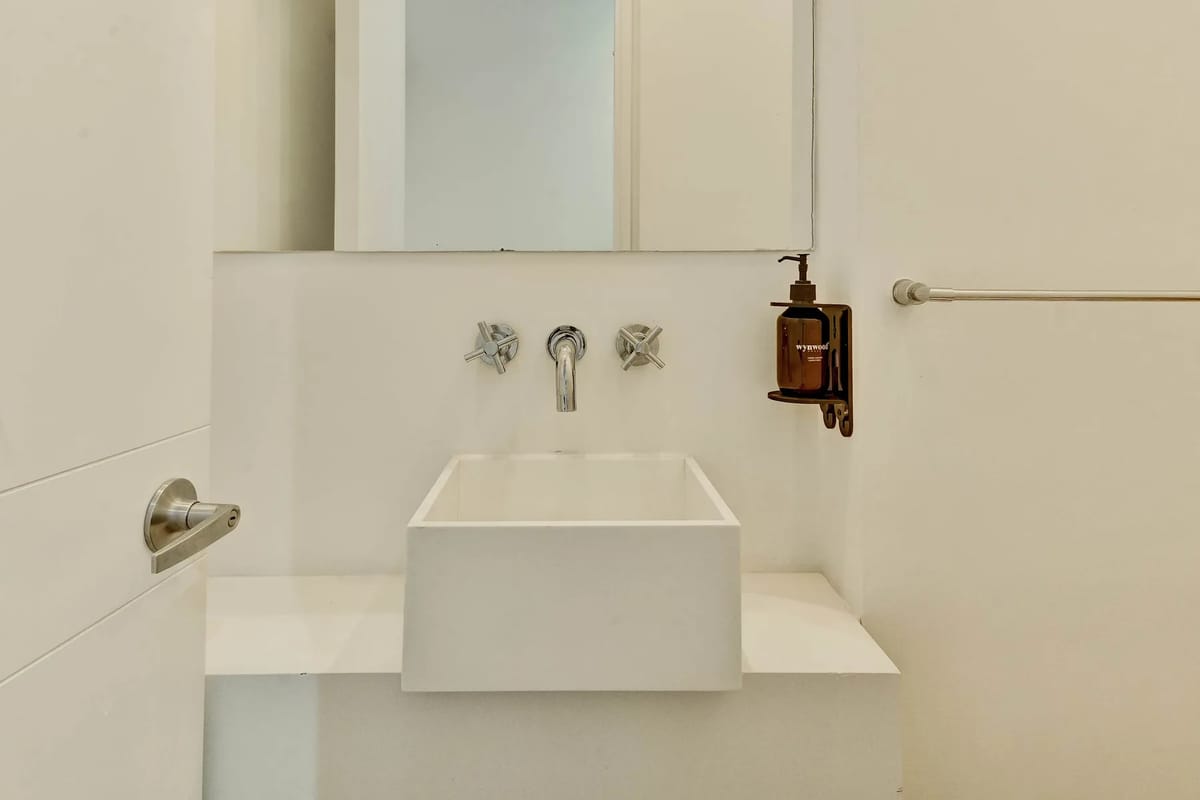 Deluxe 1BR Duplex in El Virrey w/ Terrace