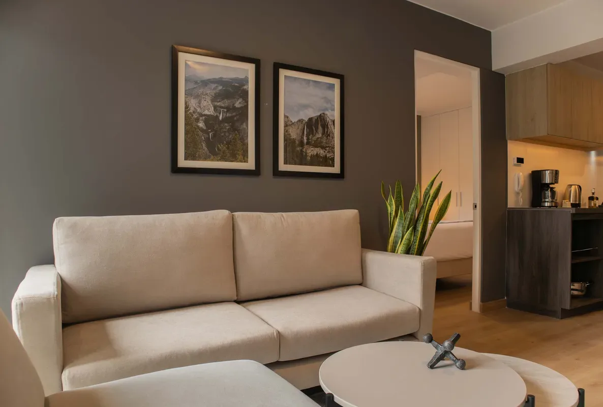Prime 2BR w/ Balcony in Miraflores
