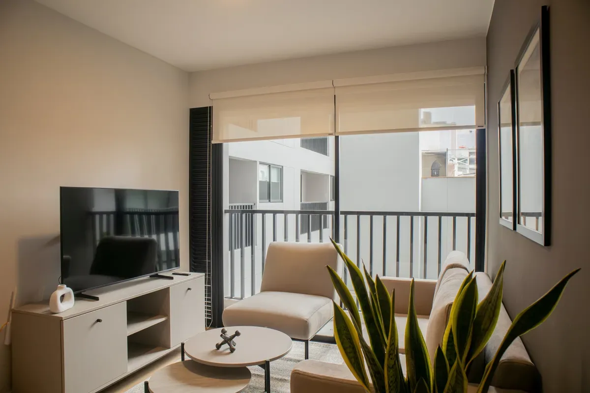 Prime 2BR w/ Balcony in Miraflores