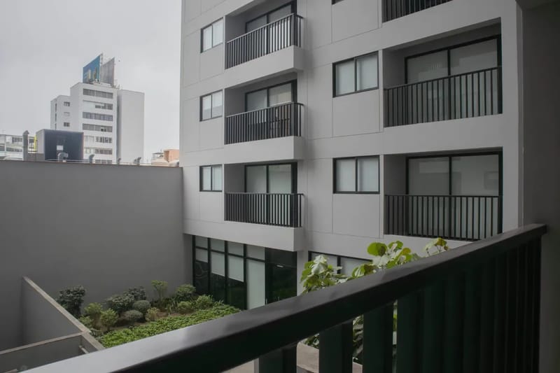 Prime 2BR w/ Balcony in Miraflores
