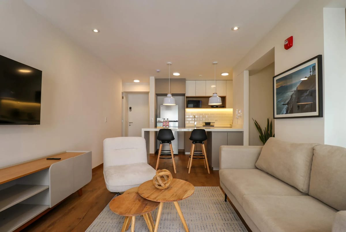 Amazing and Cozy 2BR w/ Balcony in Miraflores