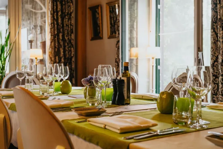 Restaurant and dining