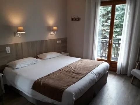 Habitación doble superior con cama de matrimonio