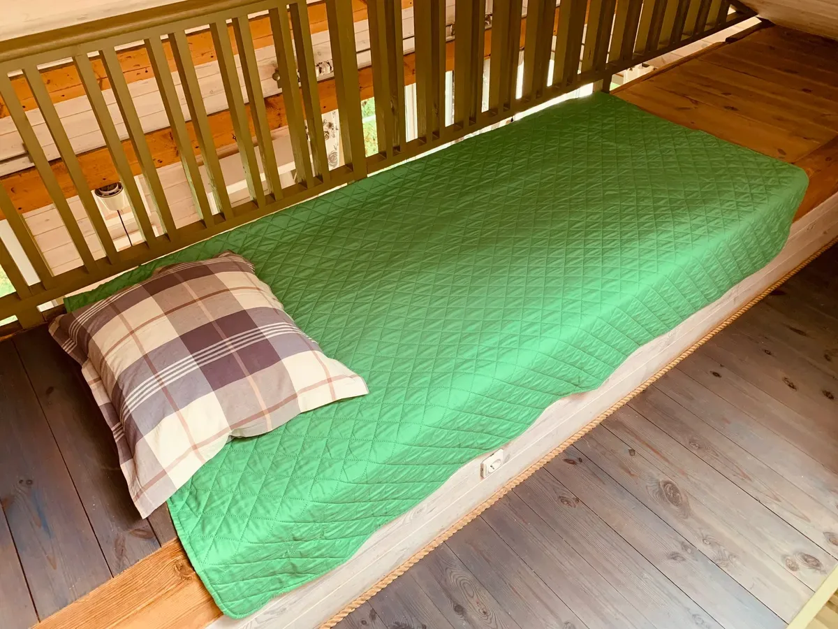 Zona para dormir en el ático del apartamento 3