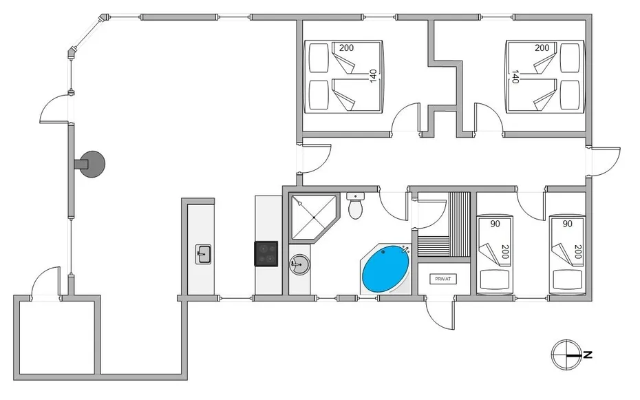 Un plano muestra varias habitaciones, camas, baños y una bañera azul central.