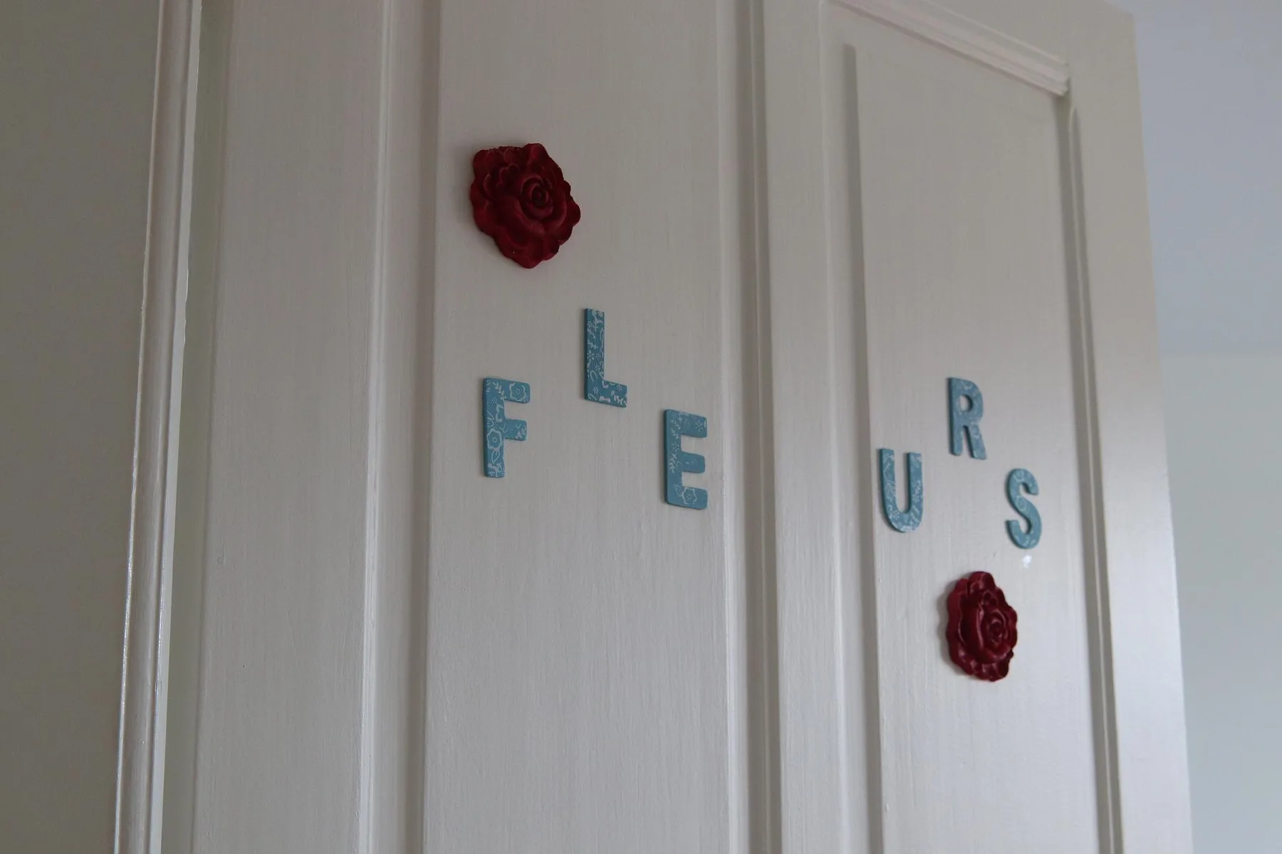 Chambre des Fleurs with shared bathroom