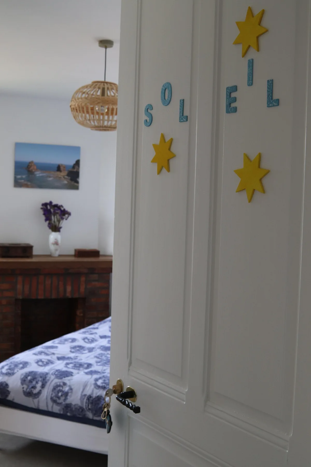Chambre du Soleil with shared bathroom