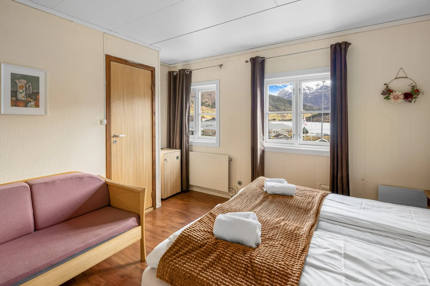 Bedroom with twin beds and a pink sofa.