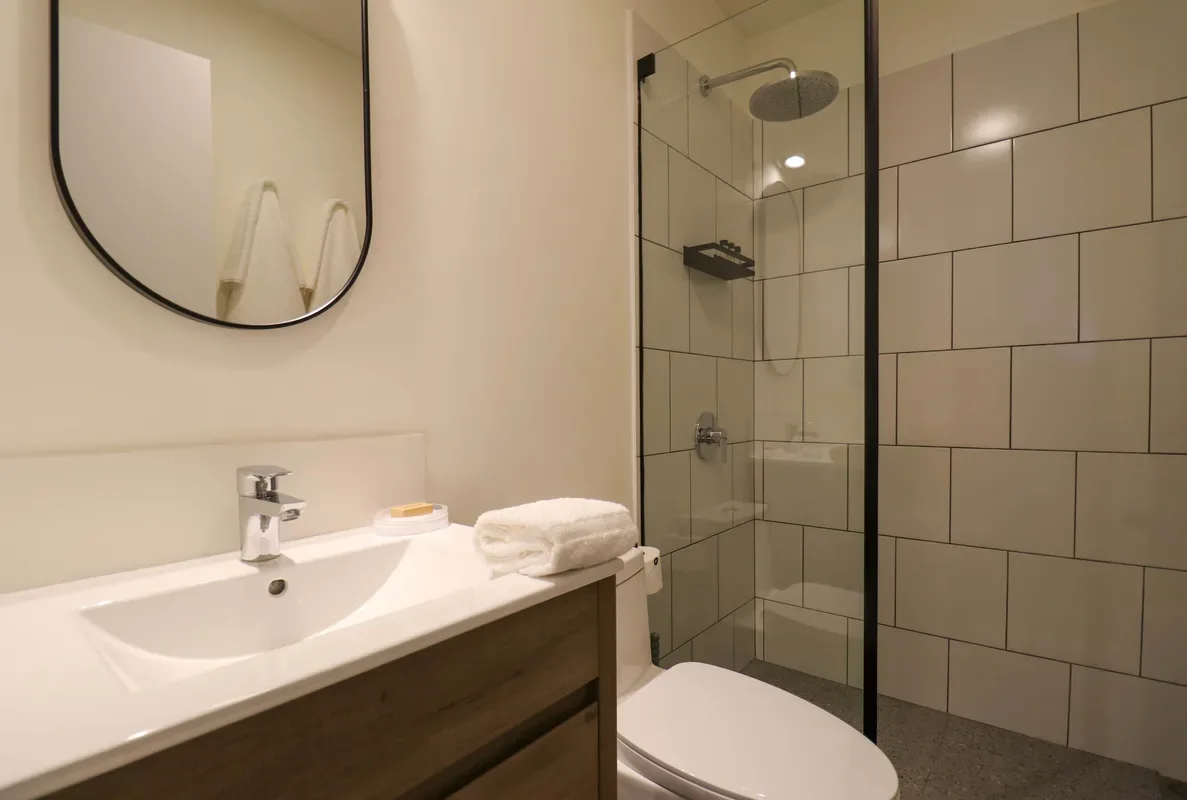 Upscale 2BR with Balcony in Miraflores
