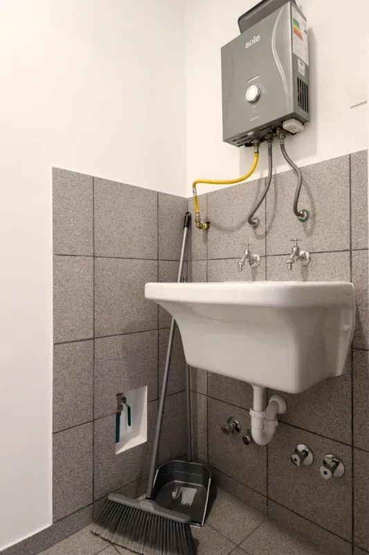 Upscale 2BR with Balcony in Miraflores