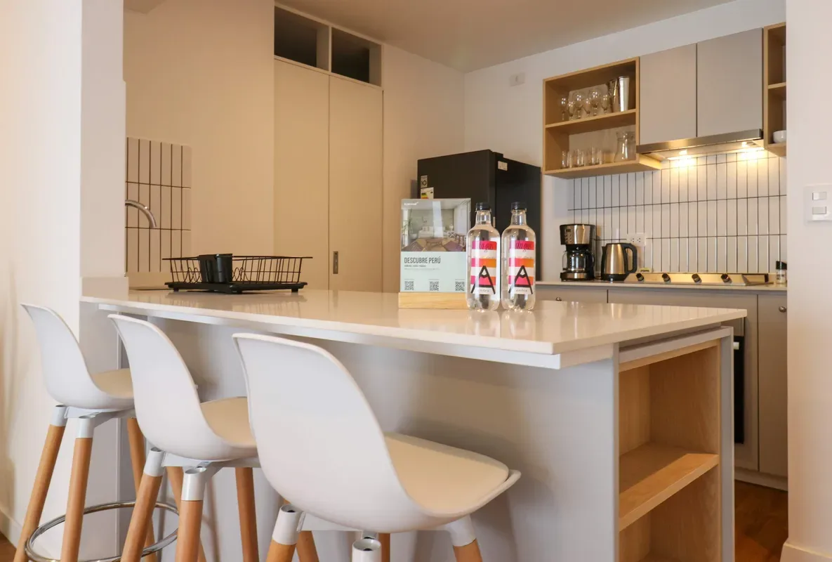 Upscale 2BR with Balcony in Miraflores
