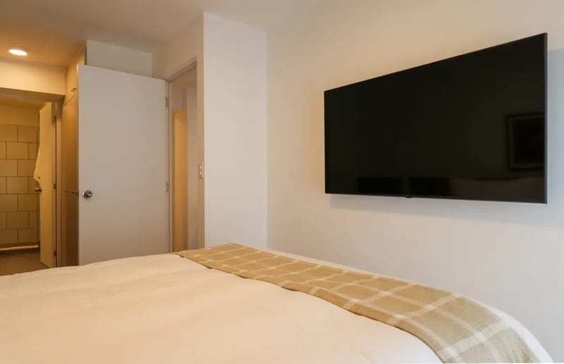 Upscale 2BR with Balcony in Miraflores