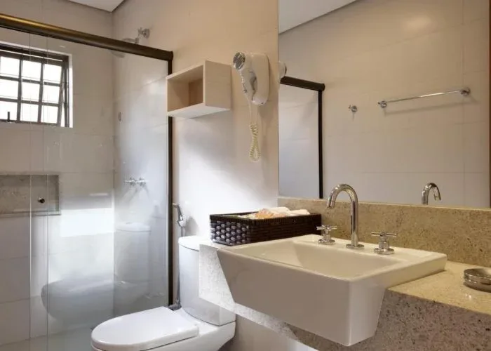 Deluxe Quadruple Room bathroom