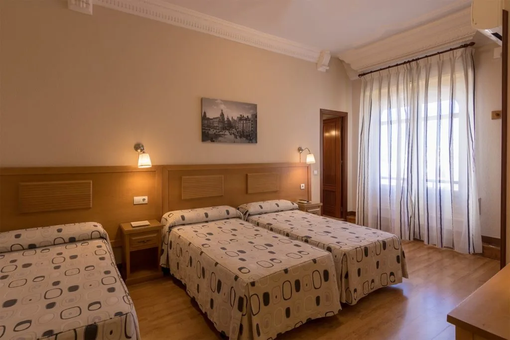 Triple room with three beds
