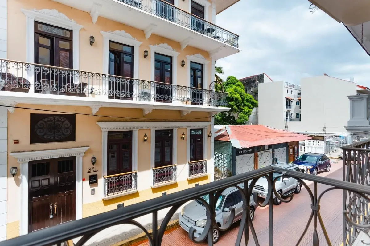 Upscale 1BR in Casco Antiguo w/ Balcony