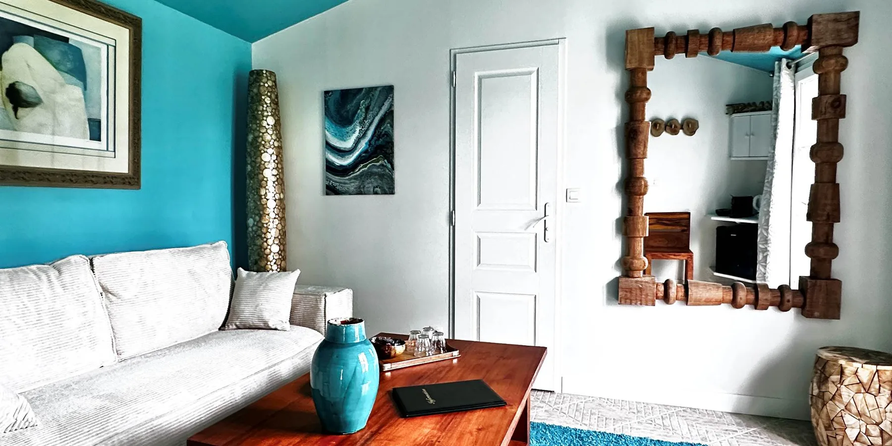 Blue room sitting area