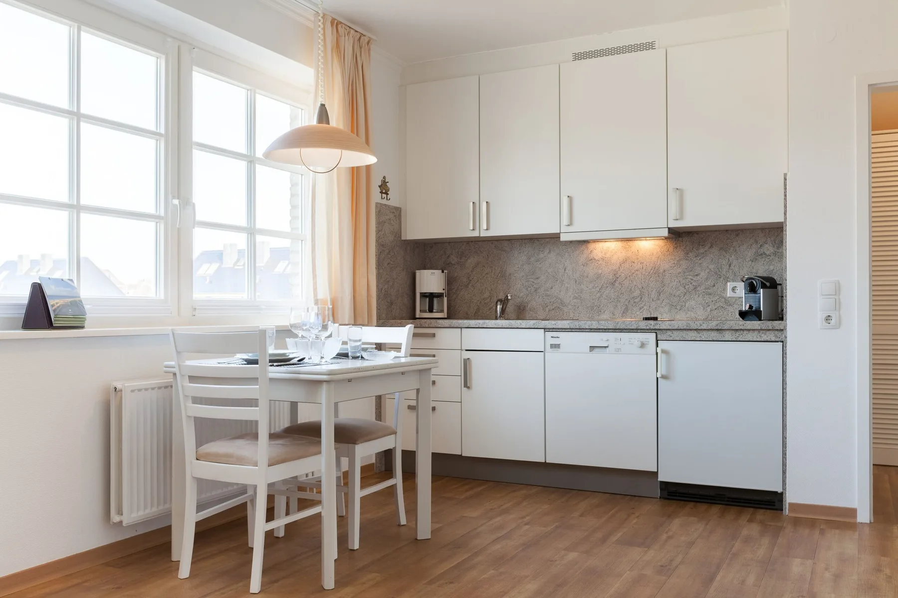 2-Raum-Appartement im OG und DG, ca. 43qm² Nutzfläche für bis zu 2 Personen.