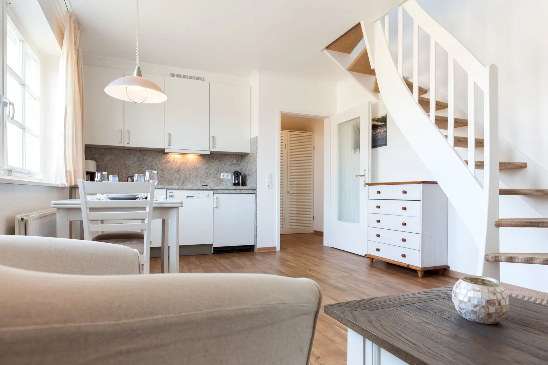 2-Raum-Appartement im OG und DG, ca. 43qm² Nutzfläche für bis zu 2 Personen.