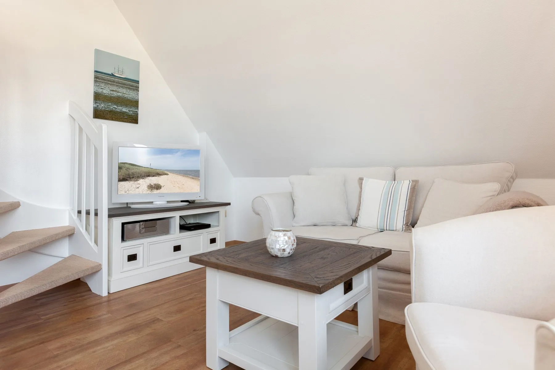 2-Raum-Appartement im OG und DG, ca. 43qm² Nutzfläche für bis zu 2 Personen.