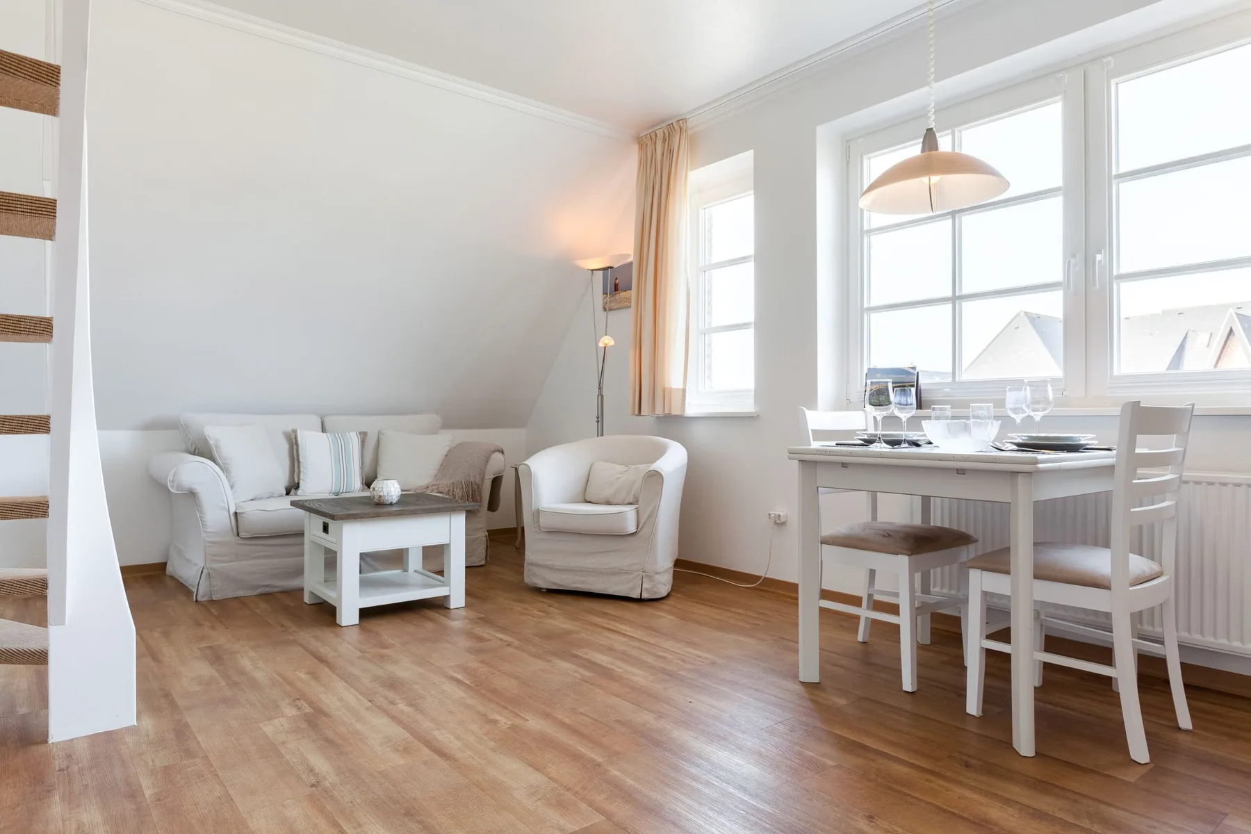 2-Raum-Appartement im OG und DG, ca. 43qm² Nutzfläche für bis zu 2 Personen.
